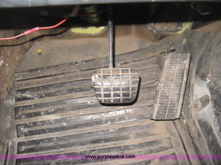 image for item H4402 1994 GMC TopKick Lo Pro flatbed truck