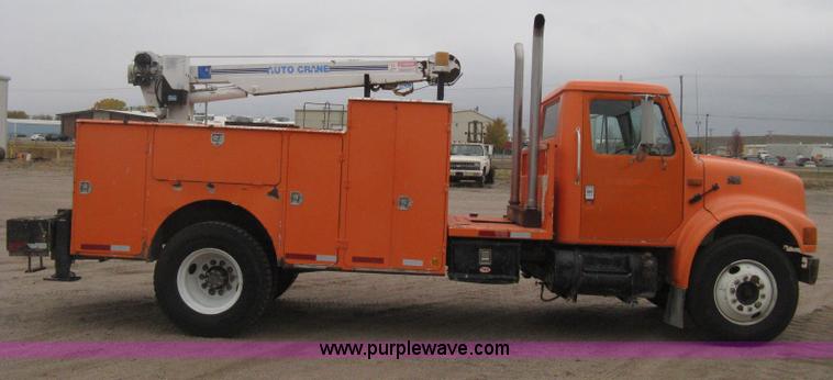 image for item H4409 1994 International 4700 utility truck