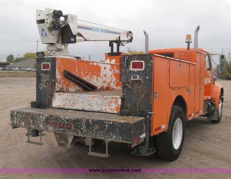image for item H4409 1994 International 4700 utility truck