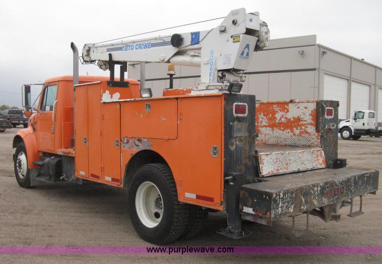 image for item H4409 1994 International 4700 utility truck