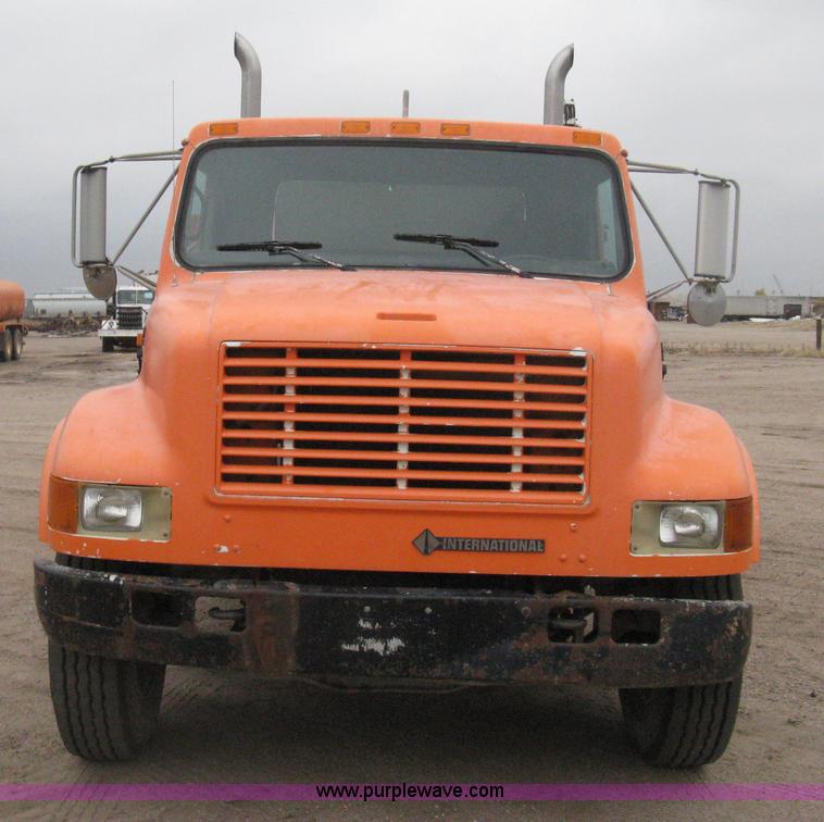 image for item H4409 1994 International 4700 utility truck