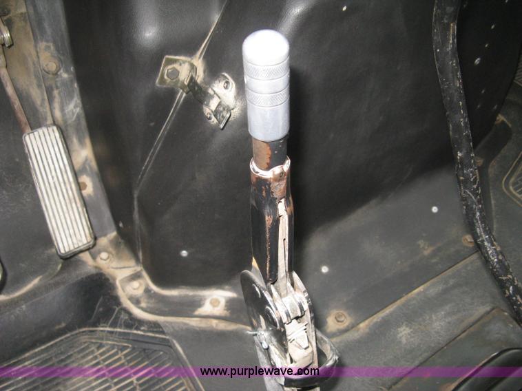 image for item H4409 1994 International 4700 utility truck