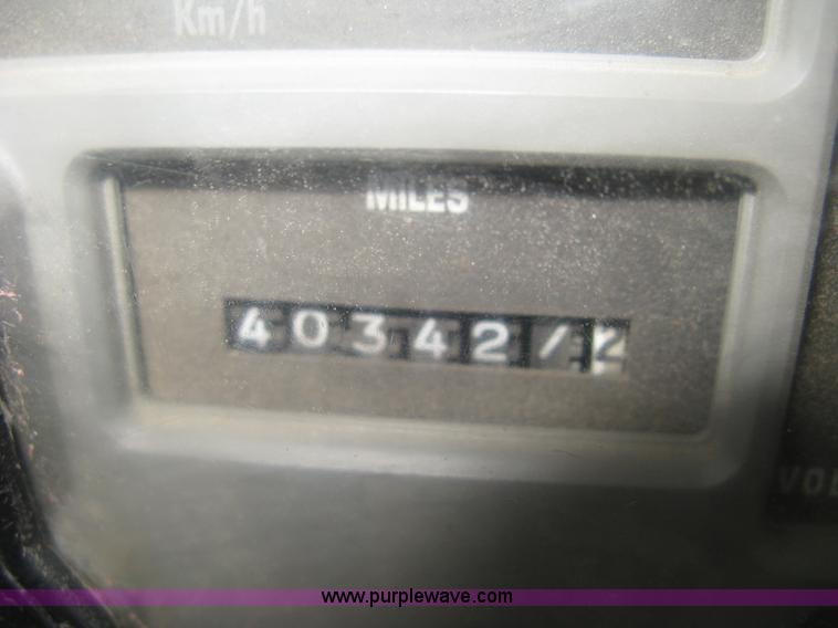 image for item H4409 1994 International 4700 utility truck