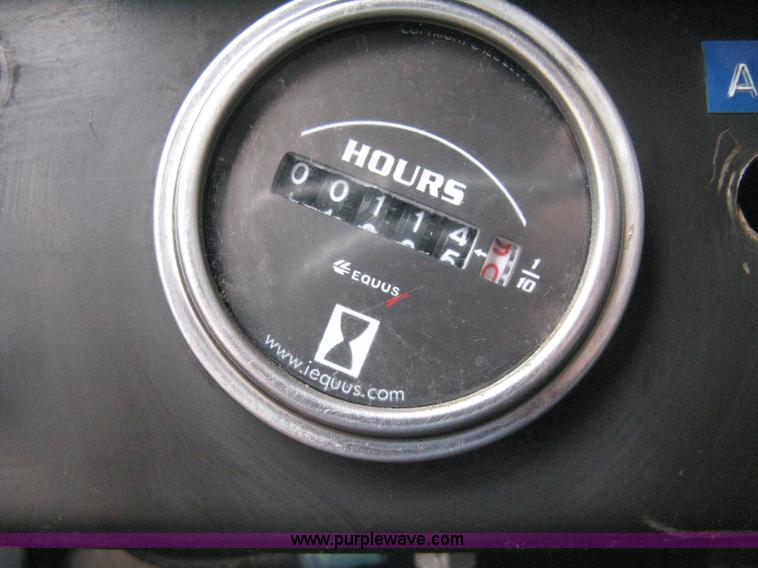 image for item H4409 1994 International 4700 utility truck