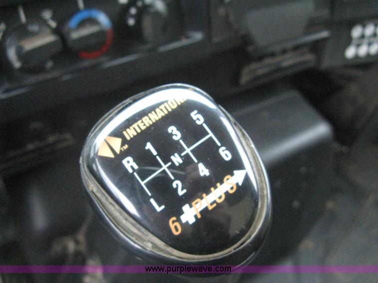 image for item H4409 1994 International 4700 utility truck