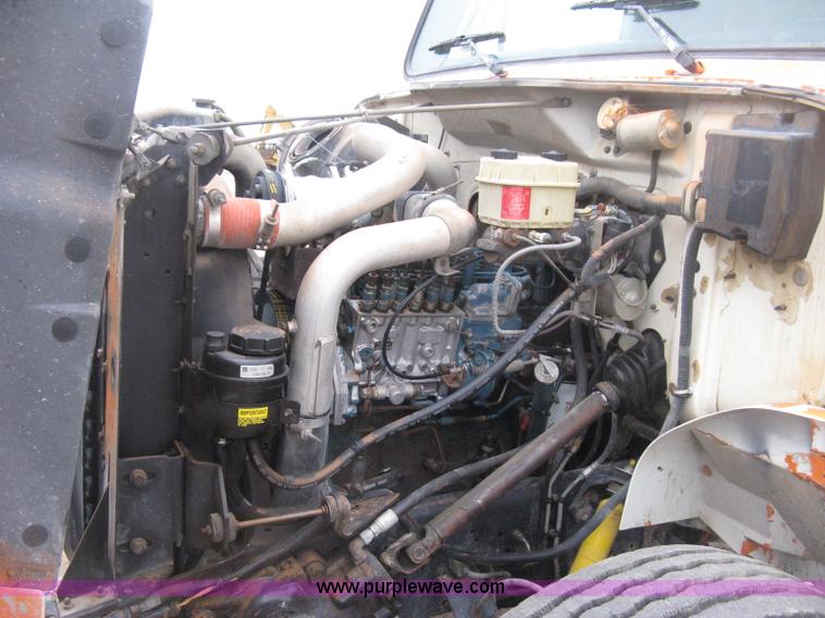 image for item H4409 1994 International 4700 utility truck