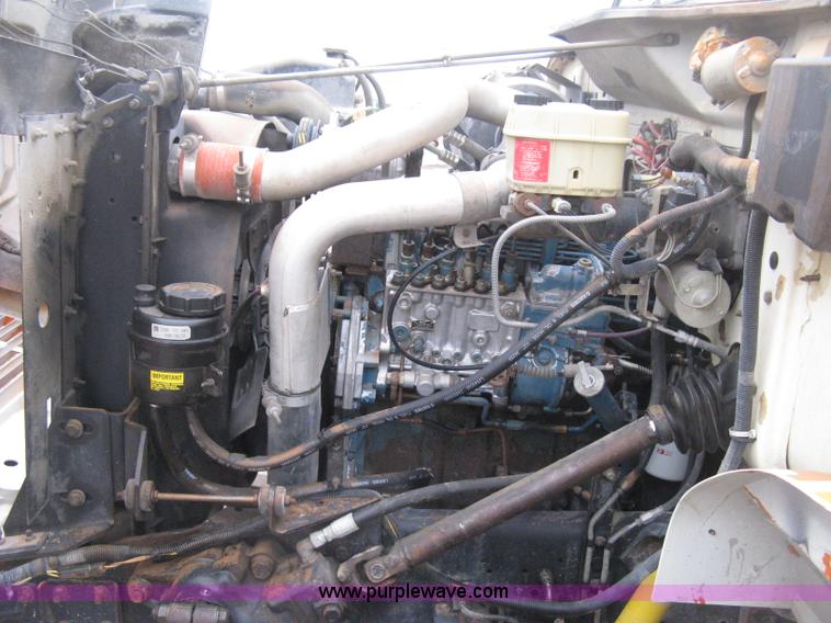 image for item H4409 1994 International 4700 utility truck