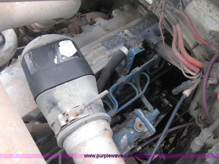 image for item H4409 1994 International 4700 utility truck