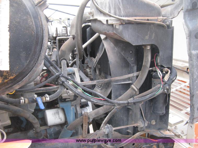 image for item H4409 1994 International 4700 utility truck