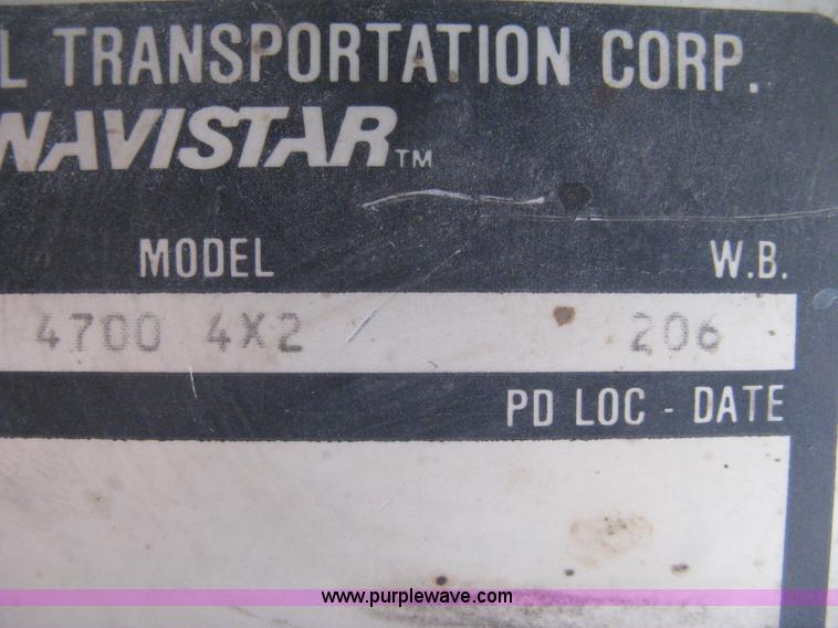 image for item H4409 1994 International 4700 utility truck