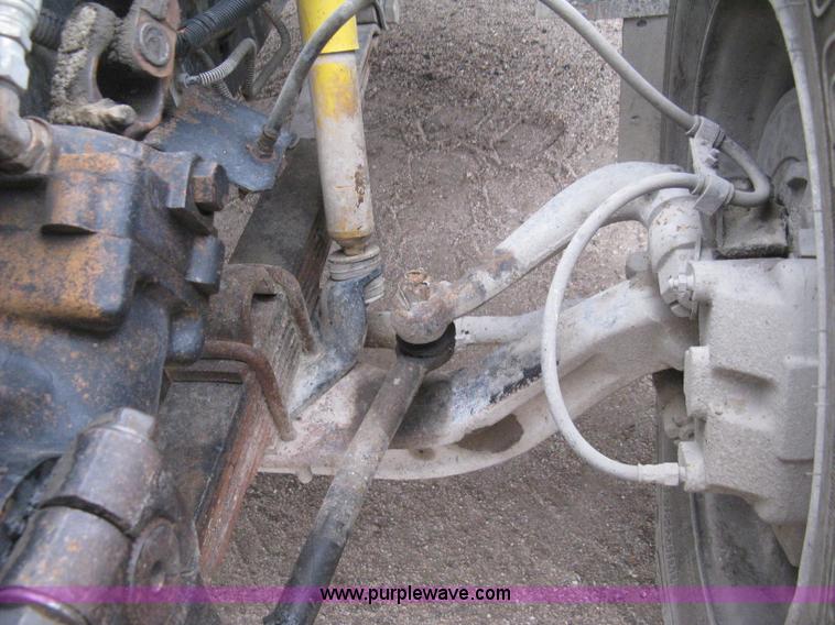 image for item H4409 1994 International 4700 utility truck