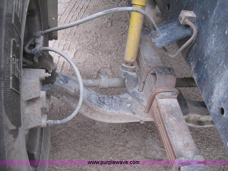 image for item H4409 1994 International 4700 utility truck