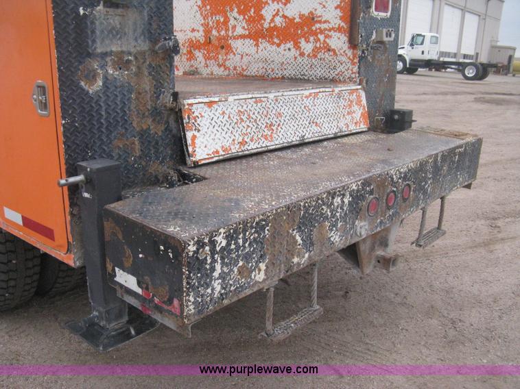 image for item H4409 1994 International 4700 utility truck