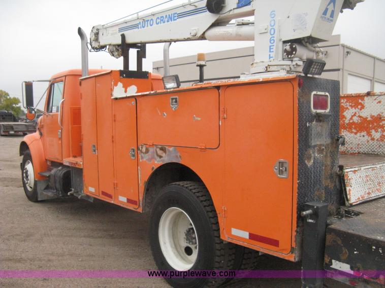 image for item H4409 1994 International 4700 utility truck