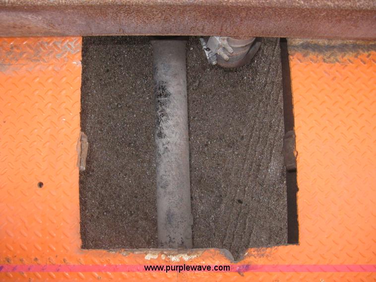 image for item H4409 1994 International 4700 utility truck