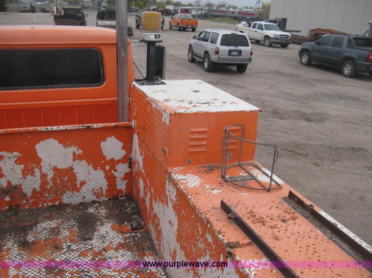 image for item H4409 1994 International 4700 utility truck