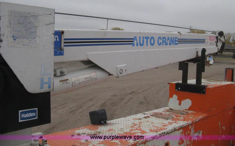 image for item H4409 1994 International 4700 utility truck