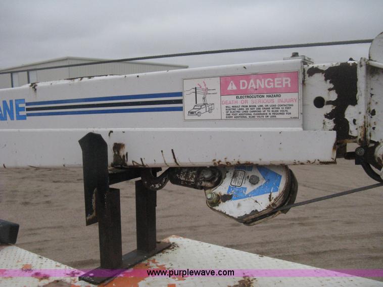 image for item H4409 1994 International 4700 utility truck