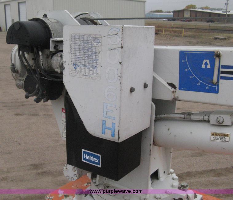 image for item H4409 1994 International 4700 utility truck