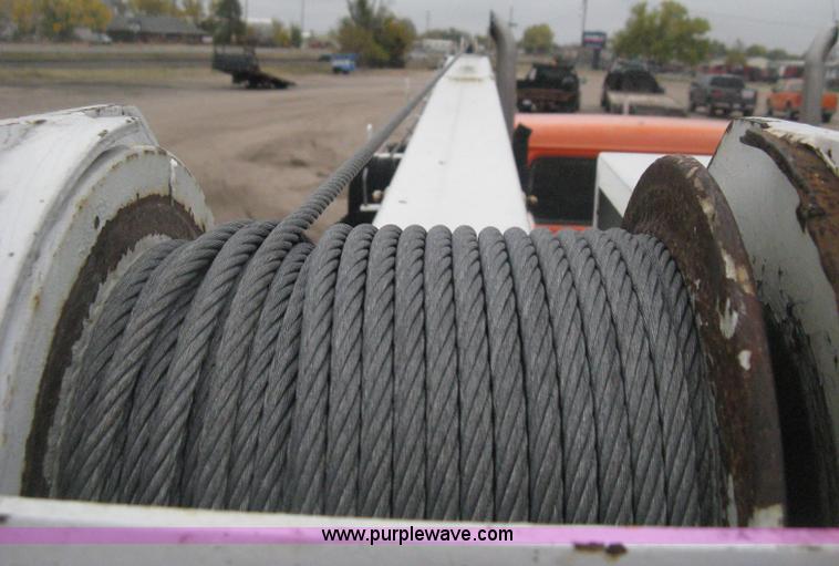 image for item H4409 1994 International 4700 utility truck