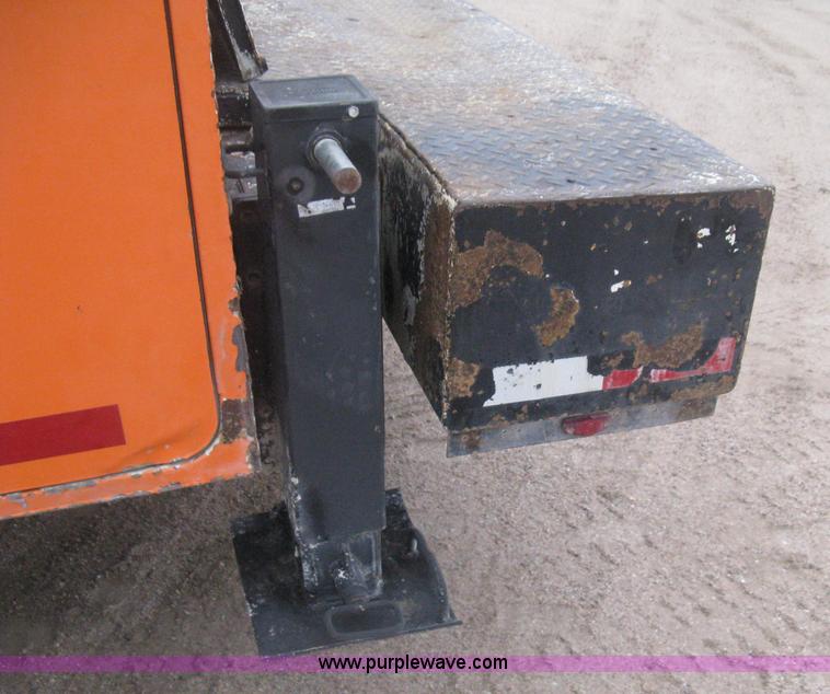 image for item H4409 1994 International 4700 utility truck