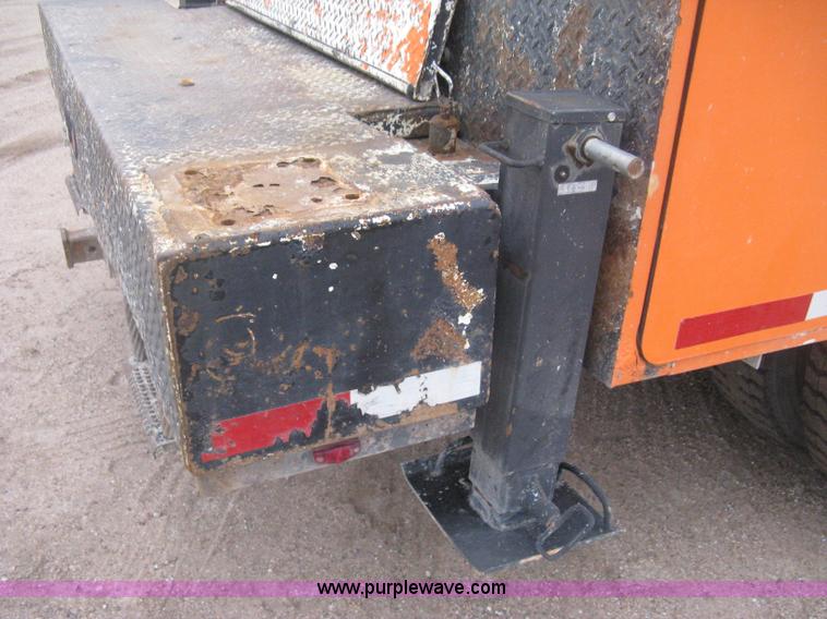 image for item H4409 1994 International 4700 utility truck