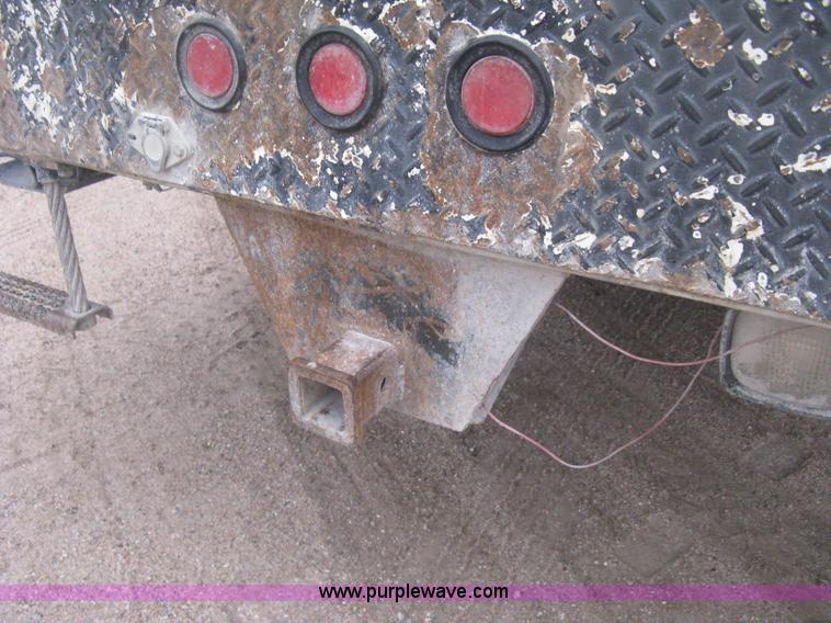 image for item H4409 1994 International 4700 utility truck