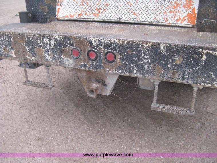 image for item H4409 1994 International 4700 utility truck