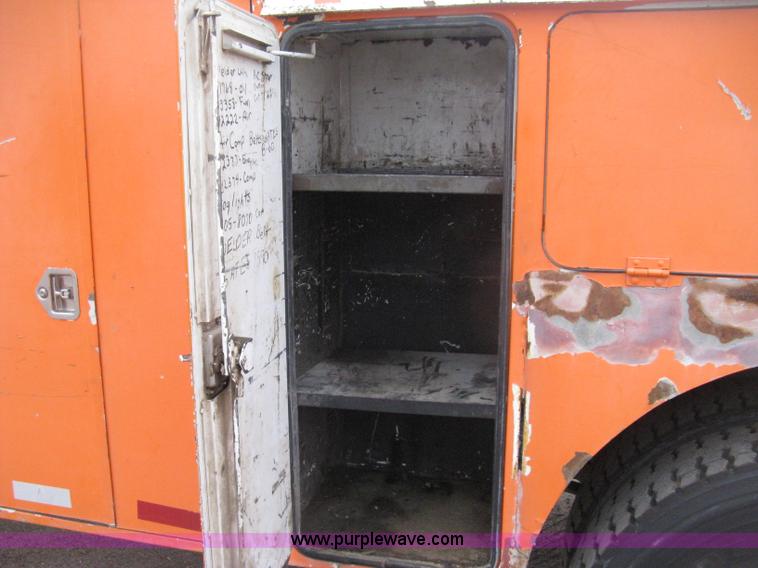 image for item H4409 1994 International 4700 utility truck