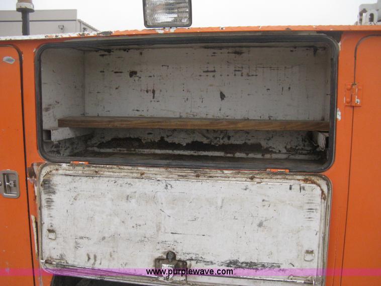 image for item H4409 1994 International 4700 utility truck