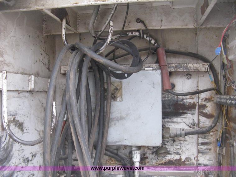 image for item H4409 1994 International 4700 utility truck