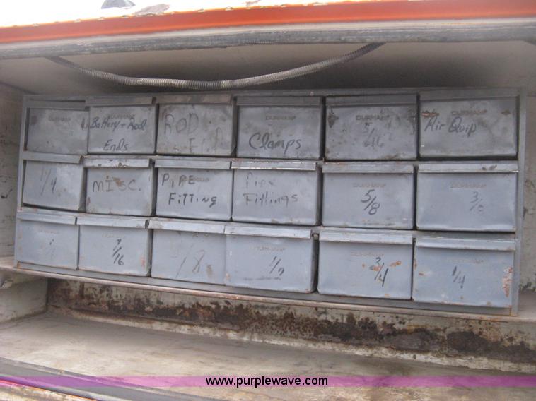 image for item H4409 1994 International 4700 utility truck