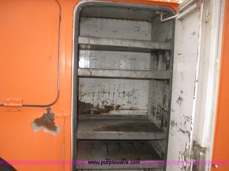 image for item H4409 1994 International 4700 utility truck