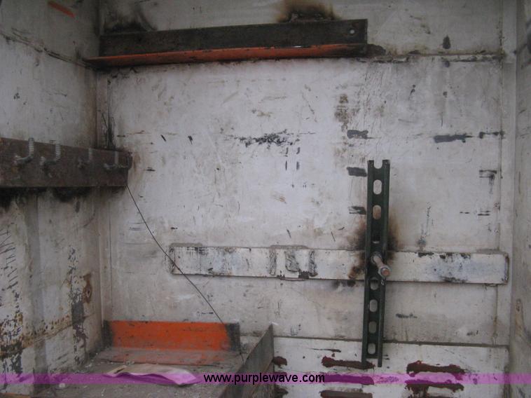 image for item H4409 1994 International 4700 utility truck