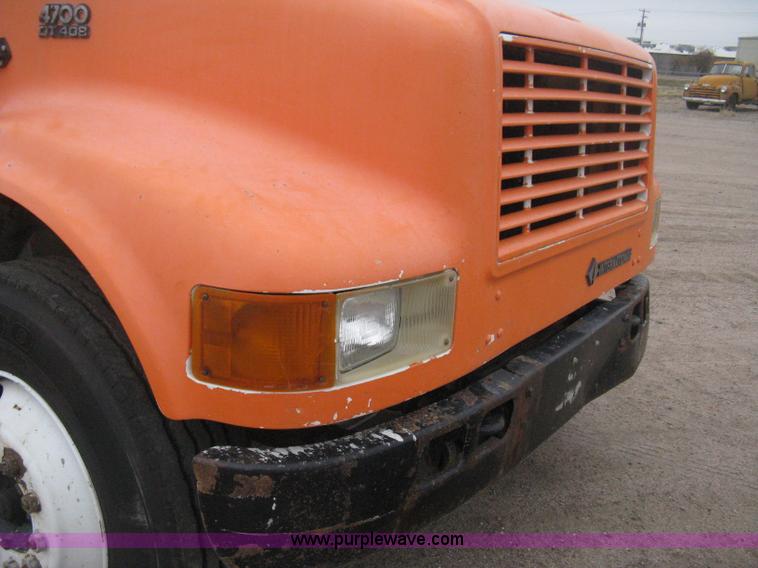 image for item H4409 1994 International 4700 utility truck