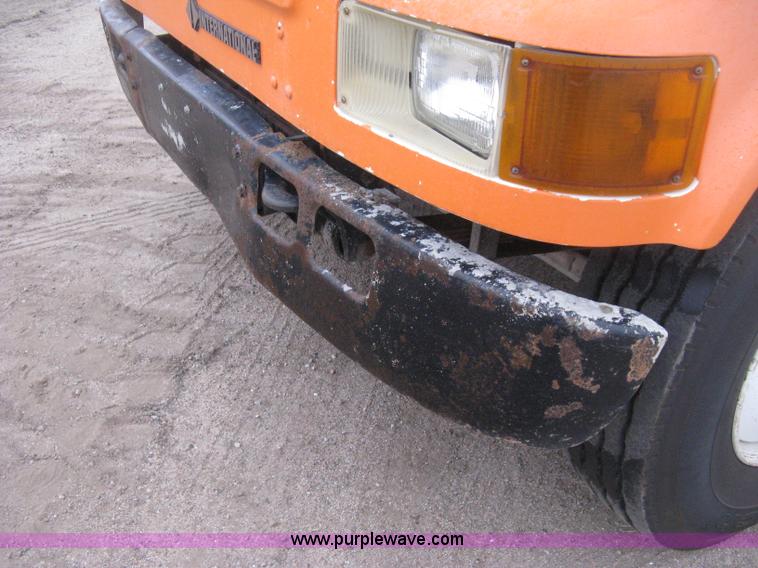 image for item H4409 1994 International 4700 utility truck