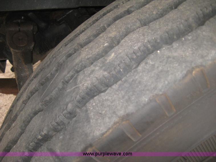 image for item H4409 1994 International 4700 utility truck