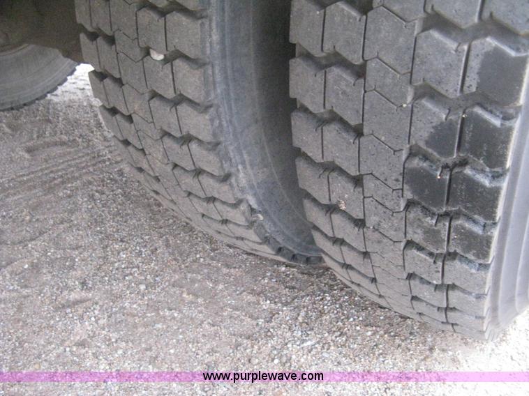 image for item H4409 1994 International 4700 utility truck