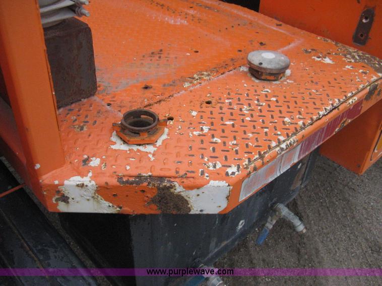 image for item H4409 1994 International 4700 utility truck