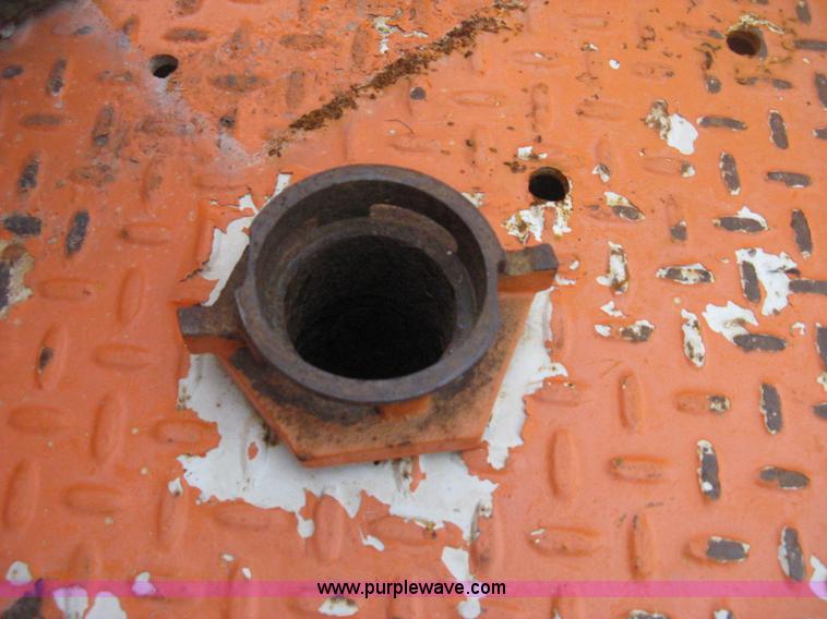 image for item H4409 1994 International 4700 utility truck