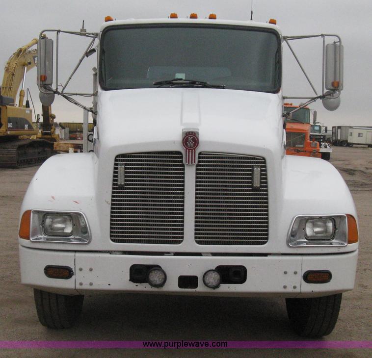 image for item H4410 2002 Kenworth T300 mechanic truck