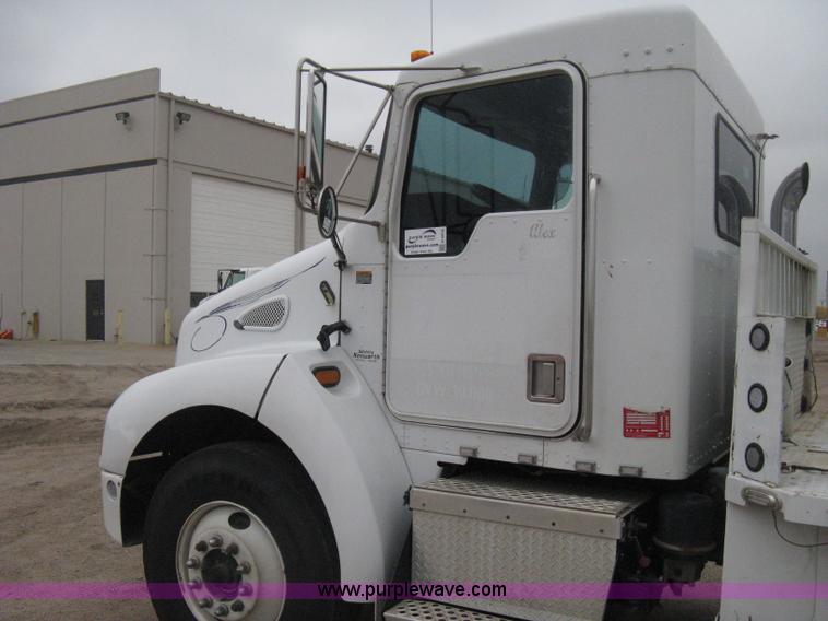 image for item H4410 2002 Kenworth T300 mechanic truck