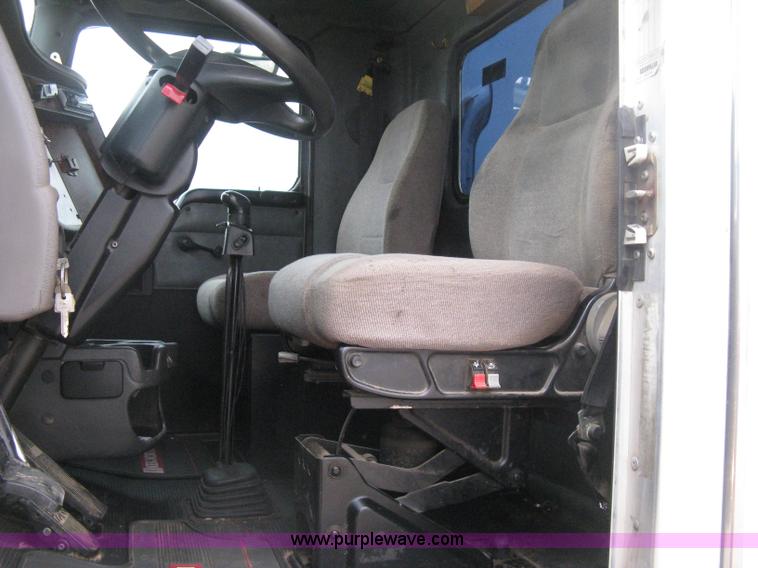 image for item H4410 2002 Kenworth T300 mechanic truck