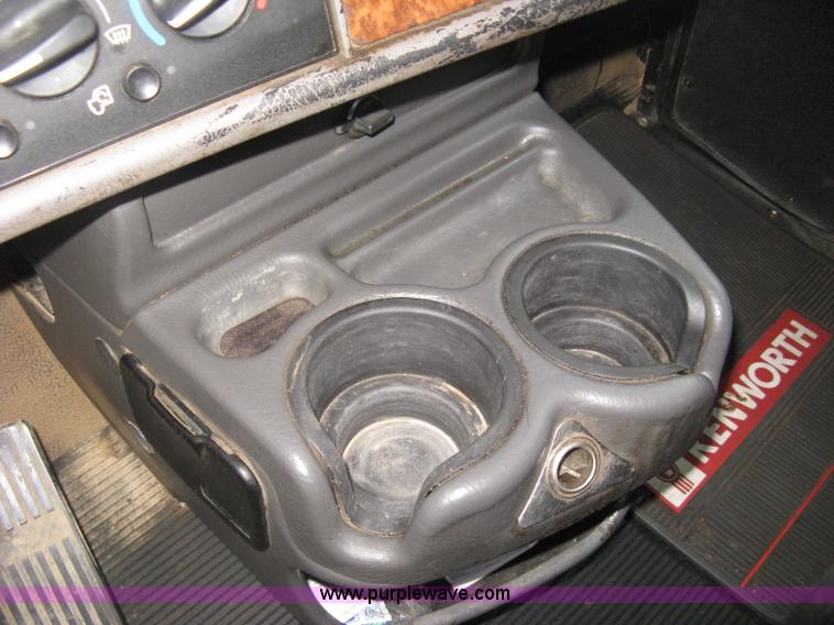 image for item H4410 2002 Kenworth T300 mechanic truck