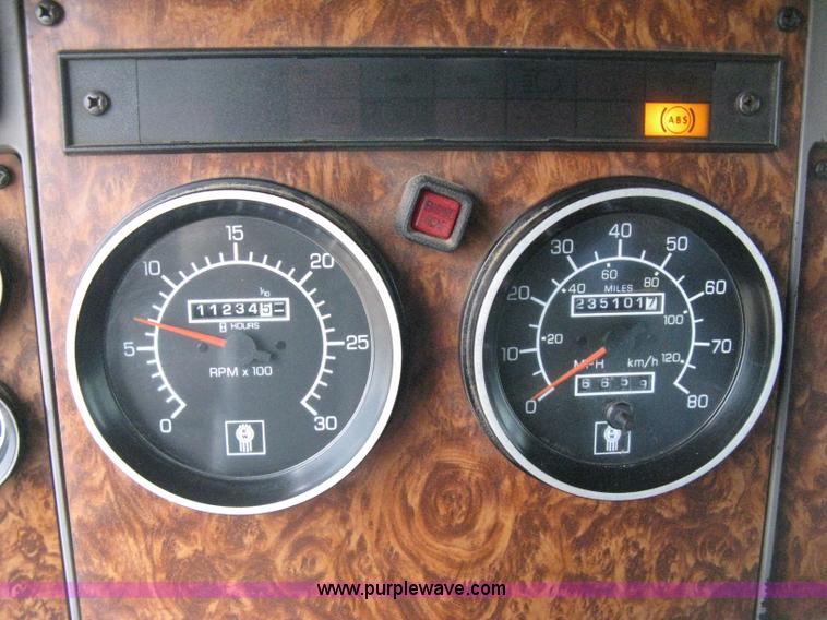 image for item H4410 2002 Kenworth T300 mechanic truck