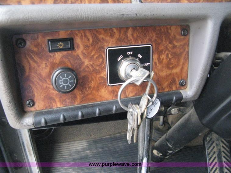 image for item H4410 2002 Kenworth T300 mechanic truck