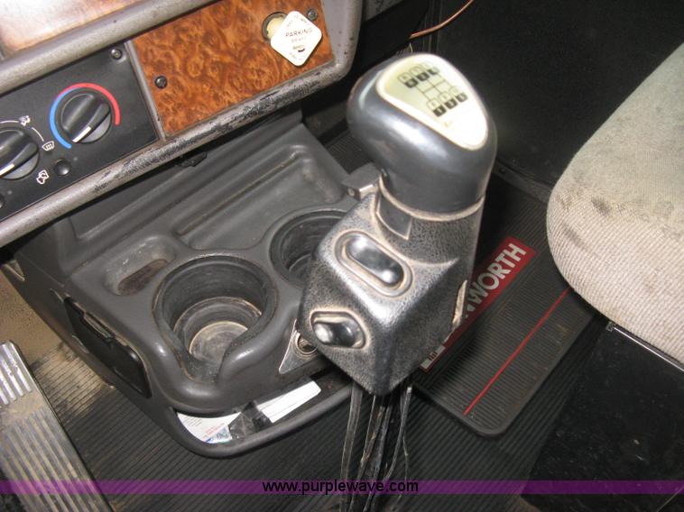 image for item H4410 2002 Kenworth T300 mechanic truck