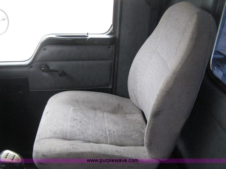 image for item H4410 2002 Kenworth T300 mechanic truck