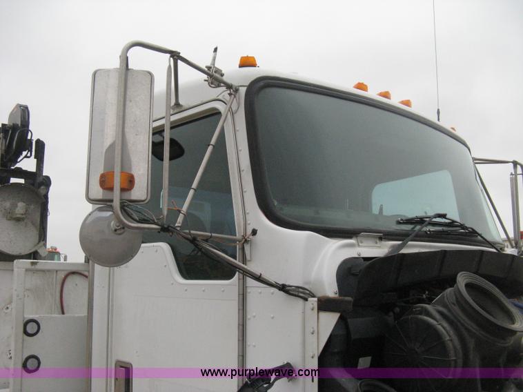 image for item H4410 2002 Kenworth T300 mechanic truck