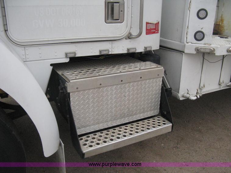 image for item H4410 2002 Kenworth T300 mechanic truck